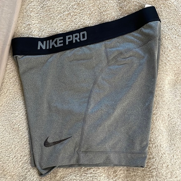 Dri-fit compression shorts - Picture 1 of 3